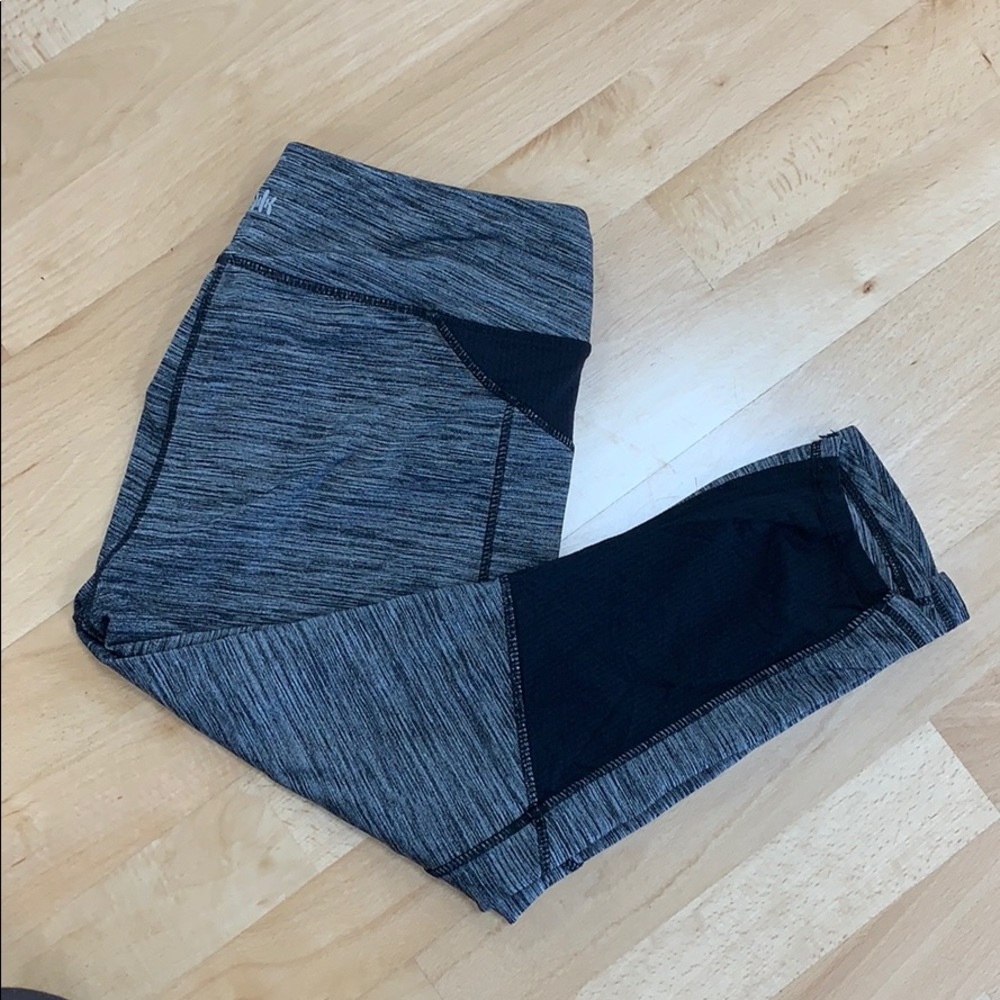 Gray crop leggings